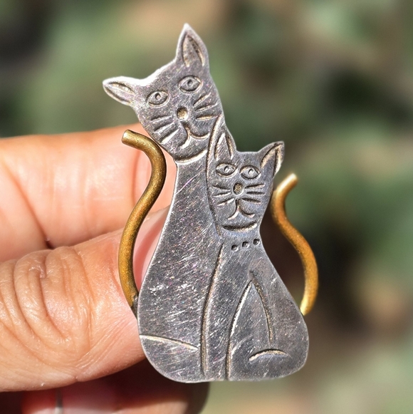 Vintage TAXCO mom cat and kitten pair solid 925 sterling silver and brass brooch - Picture 6 of 17